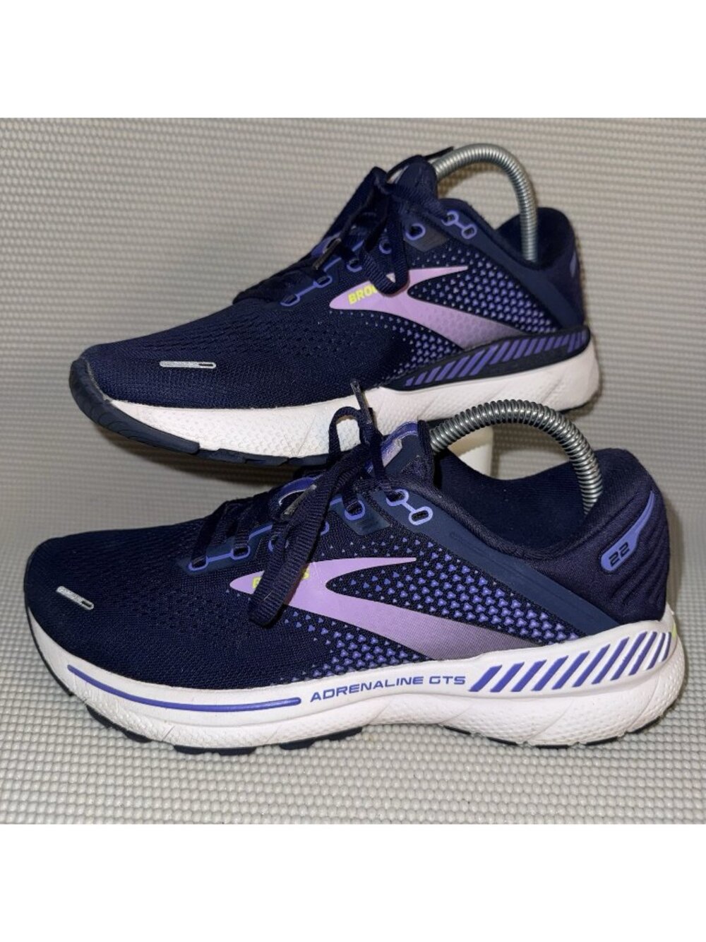 Brooks Adrenaline GTS 22 Blue Purple Running Shoes Sneakers Womens Size 9.5
